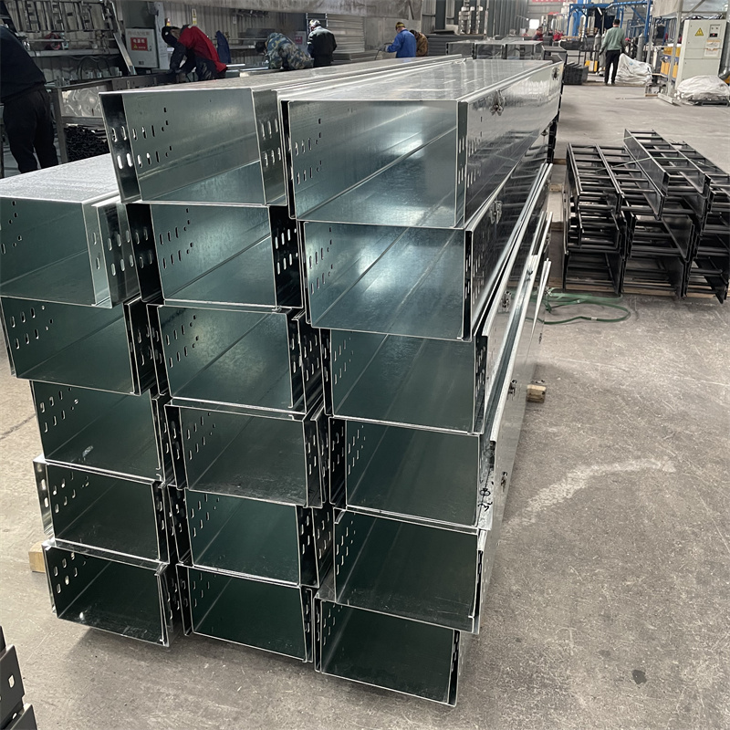 鍍鋅槽式加箱包扣橋架