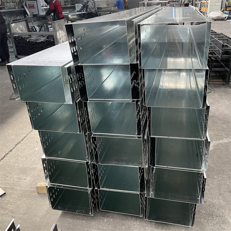 鍍鋅槽式加箱包扣橋架