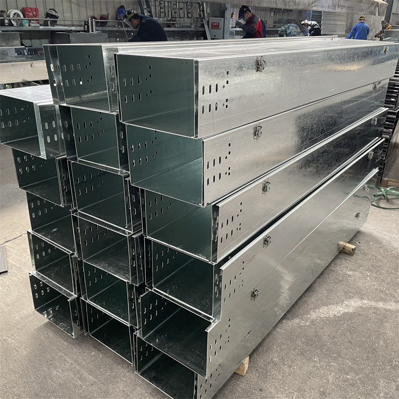 鍍鋅槽式加箱包扣橋架